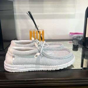 Size 7 Hey dude shoes in a white and gray color